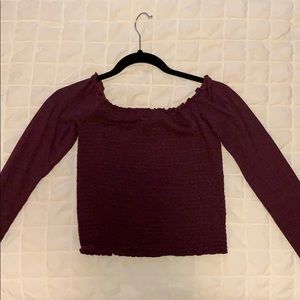 Off the shoulder, long sleeve Hollister top!